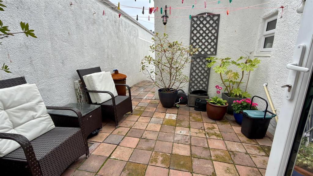 Tiled courtyard/patio area