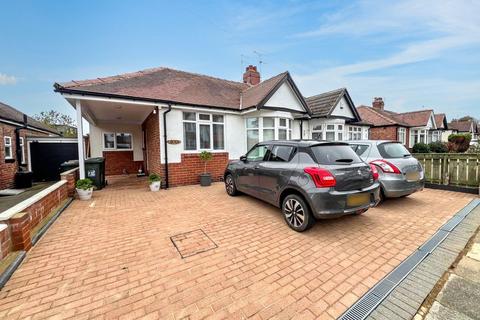 3 bedroom bungalow for sale, Chatsworth Gardens, Whitley Bay, Tyne and Wear, NE25 9DP