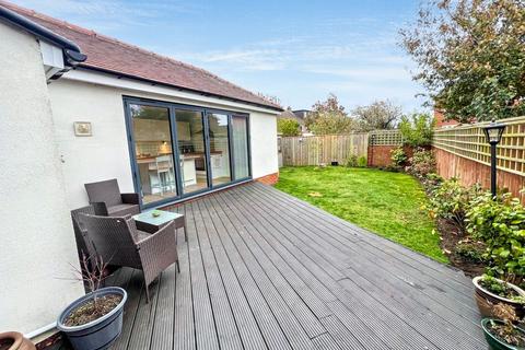 3 bedroom bungalow for sale, Chatsworth Gardens, Whitley Bay, Tyne and Wear, NE25 9DP