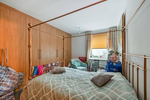 3 bedroom flat to rent, Staines Road, Hounslow, TW3