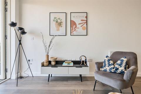 2 bedroom apartment to rent, 4 Woodlands Avenue, Acton W3
