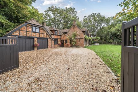 5 bedroom detached house for sale, Chatter Alley, Dogmersfield