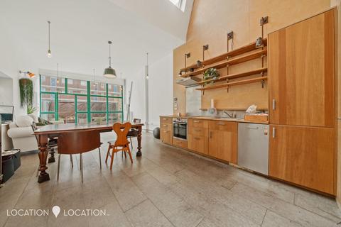 27 Church Walk, London, N16 8QR