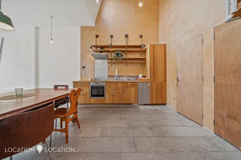 27 Church Walk, London, N16 8QR