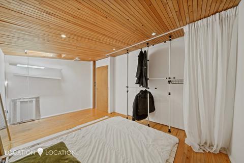 27 Church Walk, London, N16 8QR