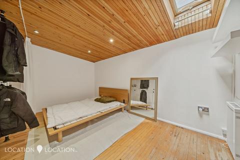 27 Church Walk, London, N16 8QR