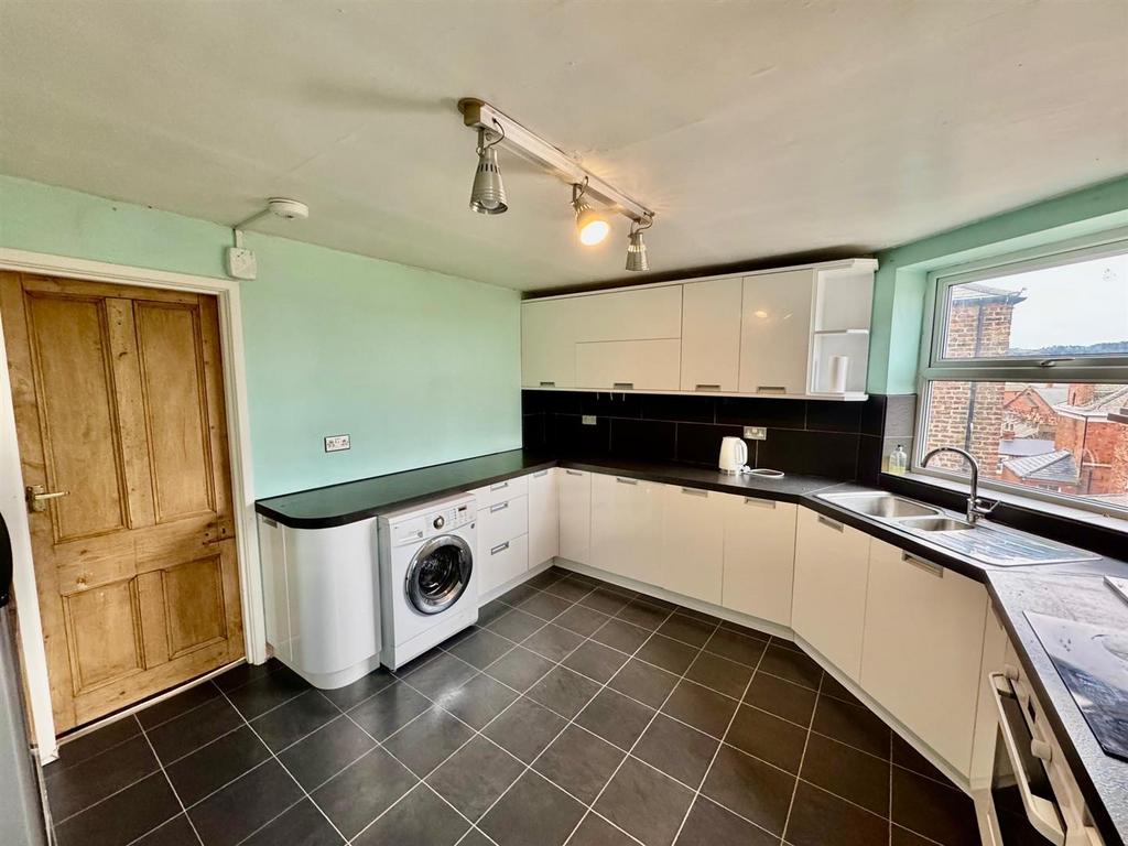 Kitchen 2.jpg
