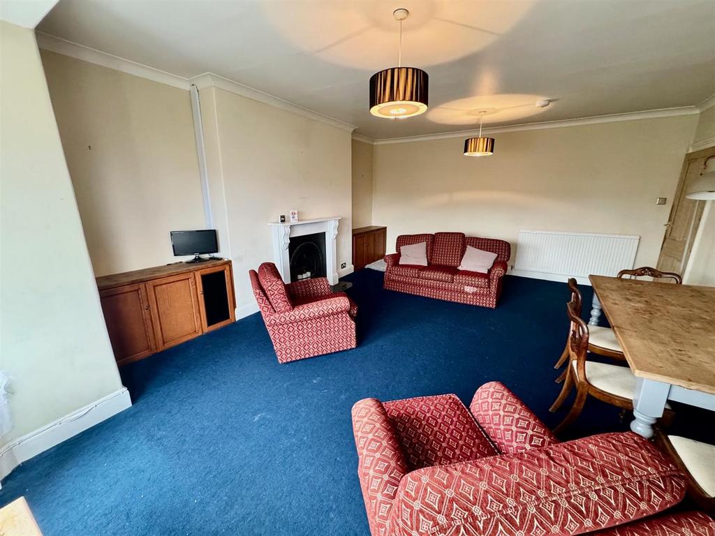 Lounge 3.jpg
