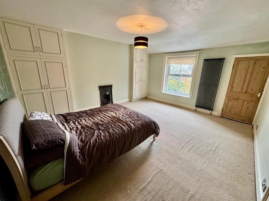 Bedroom 1.jpg