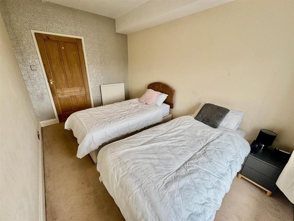 Bedroom 2b.jpg