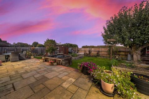 4 bedroom detached house for sale, Lower Shelton Road, Bedford