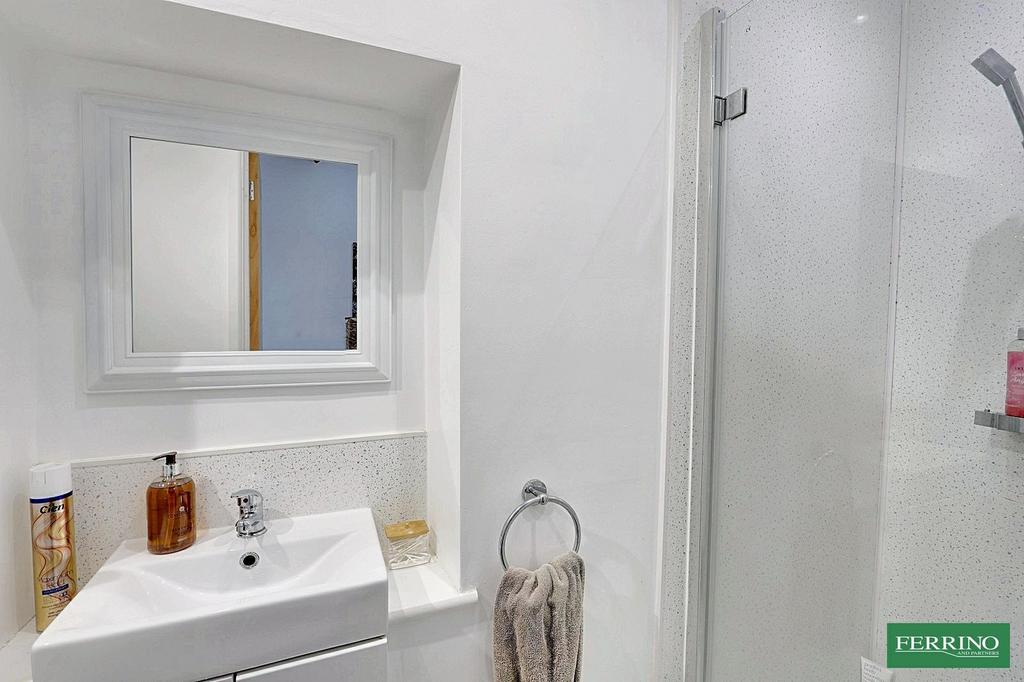 Bedroom 1 En-suite