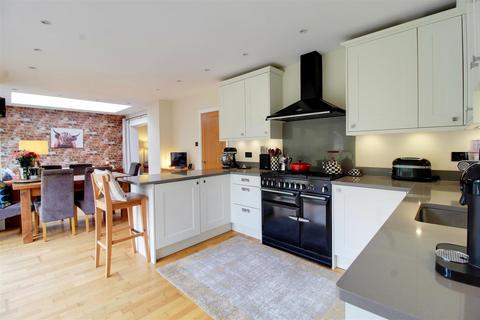 4 bedroom semi-detached house for sale, Moffats Lane, Brookmans Park AL9