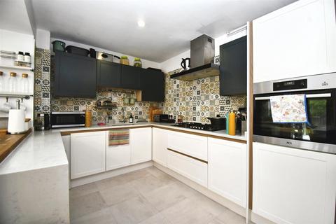 undefined, Milford Grove, Hull