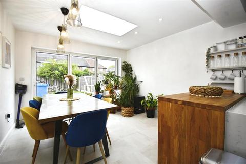 undefined, Milford Grove, Hull