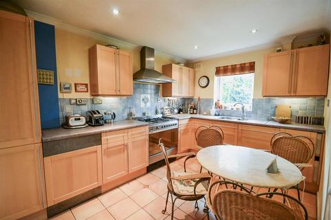 undefined, Greet Park Close, Southwell