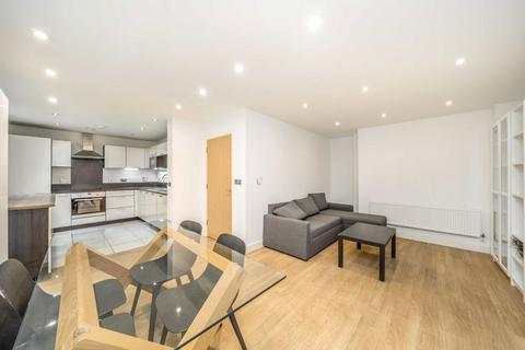 3 bedroom flat for sale, Albatross Way, London SE16