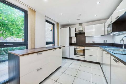 3 bedroom flat for sale, Albatross Way, London SE16