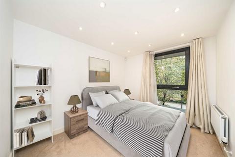 3 bedroom flat for sale, Albatross Way, London SE16