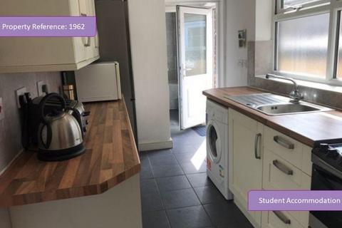3 bedroom house share to rent, Carlton Road, Stoke-On-Trent ST4