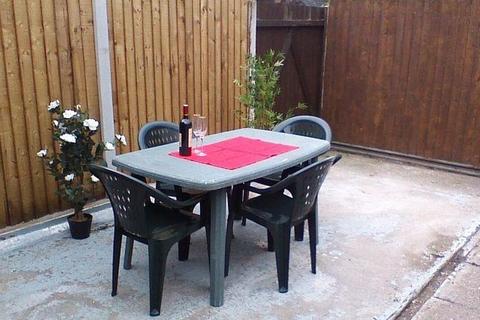 3 bedroom house share to rent, Carlton Road, Stoke-On-Trent ST4