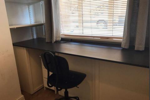 3 bedroom house share to rent, Carlton Road, Stoke-On-Trent ST4