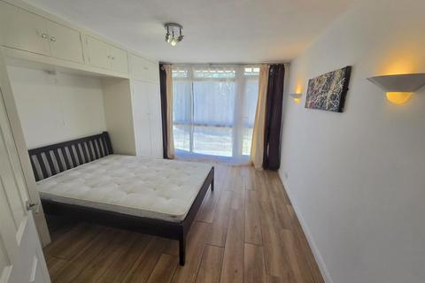 undefined, Heston Road, Hounslow TW5