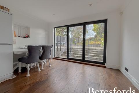 4 bedroom semi-detached house for sale, St. James Avenue West, Stanford-le-Hope, SS17