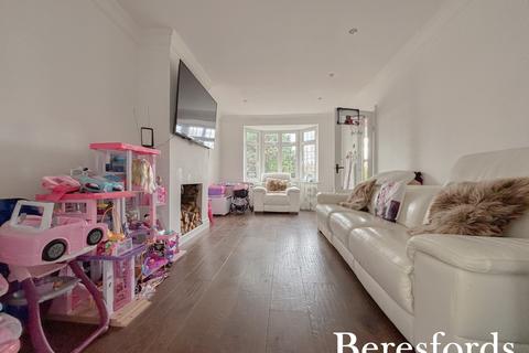 4 bedroom semi-detached house for sale, St. James Avenue West, Stanford-le-Hope, SS17