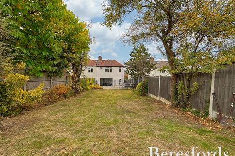 4 bedroom semi-detached house for sale, St. James Avenue West, Stanford-le-Hope, SS17
