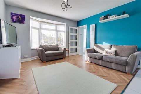 undefined, Wood Farm Close, Leigh-On-Sea SS9