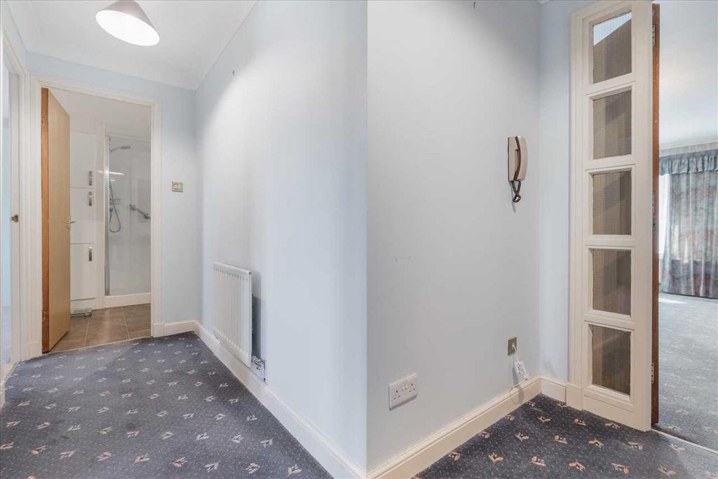 Entrance Hallway (2)