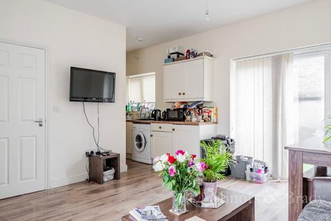 3 bedroom semi-detached house to rent, Wellington Road, Norwich