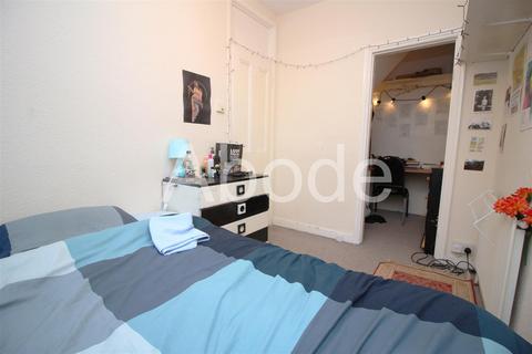 3 bedroom house to rent, Thornville Street, Hyde Park, Leeds