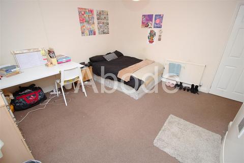 3 bedroom house to rent, Thornville Street, Hyde Park, Leeds
