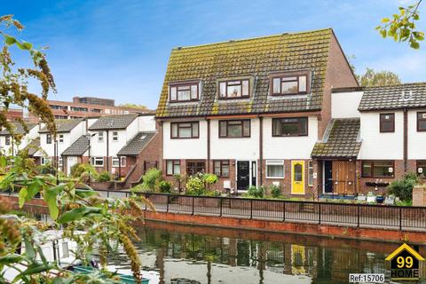 undefined, Grand Walk, London, E1