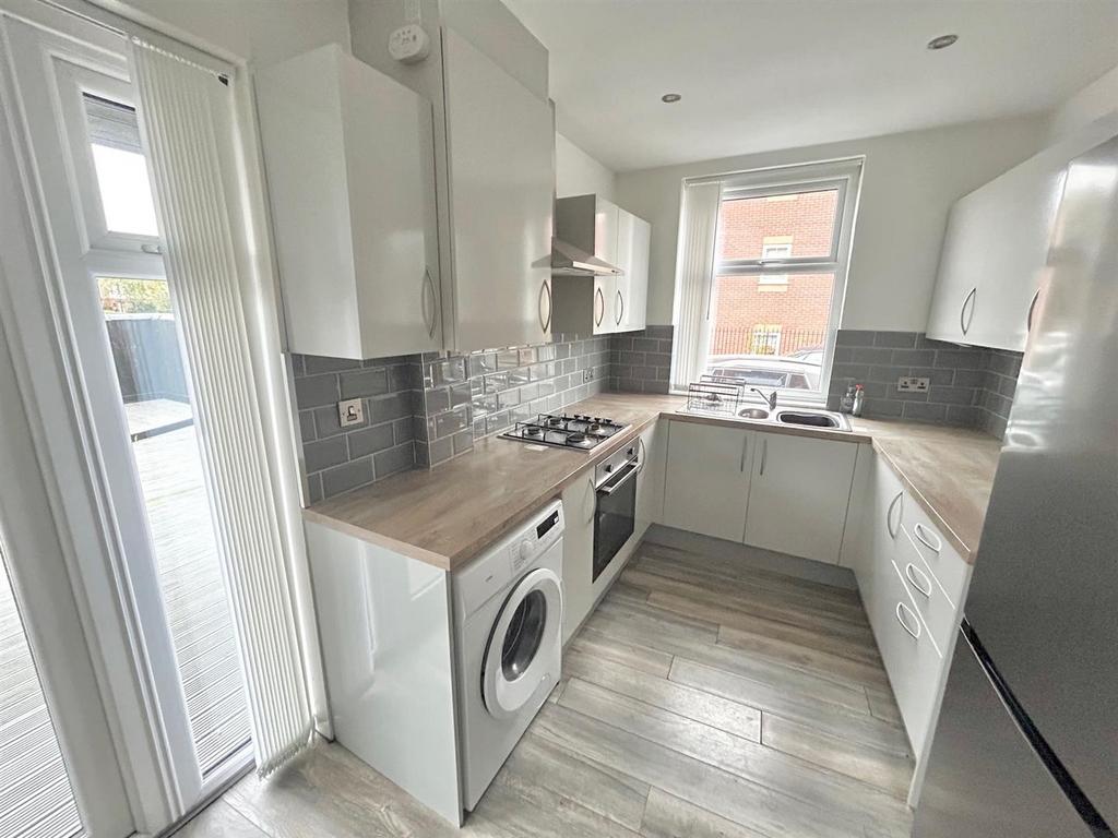 Kitchen 1.jpg