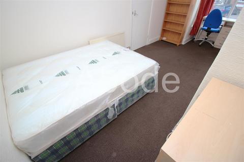 4 bedroom house to rent, Brudenell Street, Hyde Park, Leeds