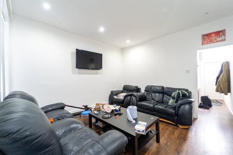 5 bedroom property to rent, Warwards Lane, West Midlands B29