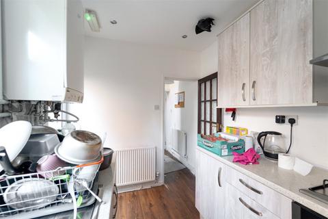 5 bedroom property to rent, Warwards Lane, West Midlands B29