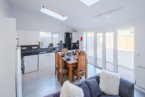 1 bedroom house of multiple occupation to rent, Lawrence Road, Cirencester, Gloucestershire, GL7 1SD