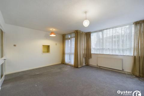 3 bedroom flat for sale, Bowes Road, London, N11