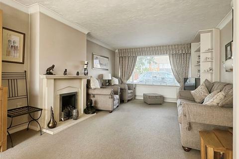3 bedroom semi-detached house for sale, Hopewell Drive, Gravesend DA12