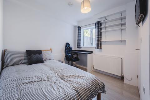 1 bedroom house of multiple occupation to rent, Lawrence Road, Cirencester, Gloucestershire, GL7 1SD