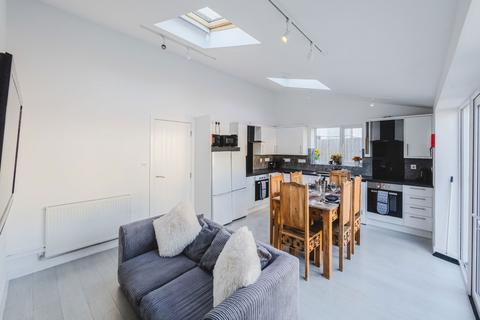 1 bedroom house of multiple occupation to rent, Lawrence Road, Cirencester, Gloucestershire, GL7 1SD
