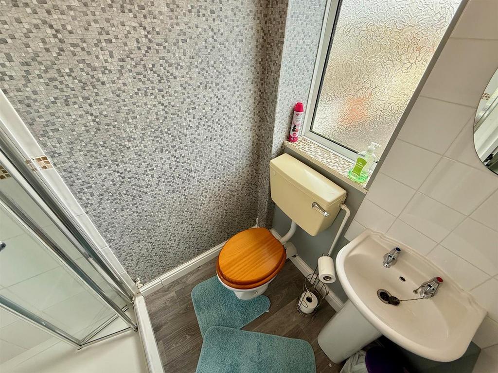 Bed 6 En-Suite Shower Room