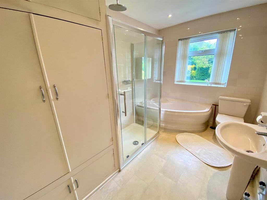 Bathroom ground floor.jpg