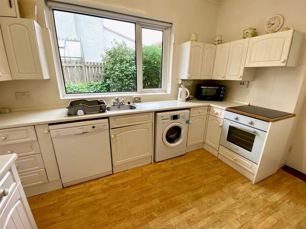 Kitchen 1.jpg