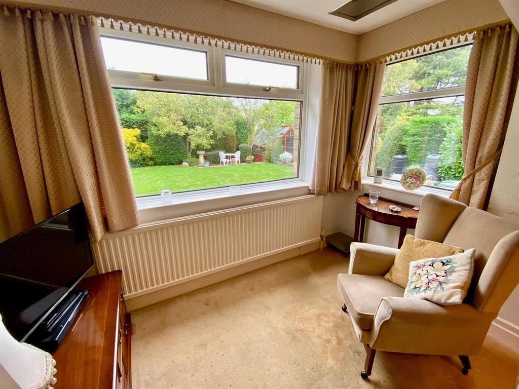 Rear bay window on dining room.jpg