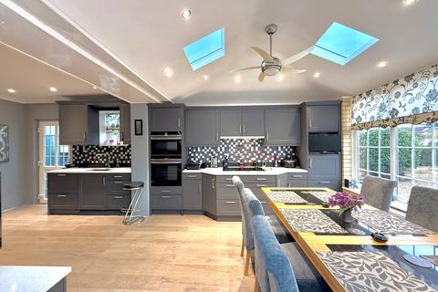 2 bedroom detached bungalow for sale, Chiseldon, Swindon SN4